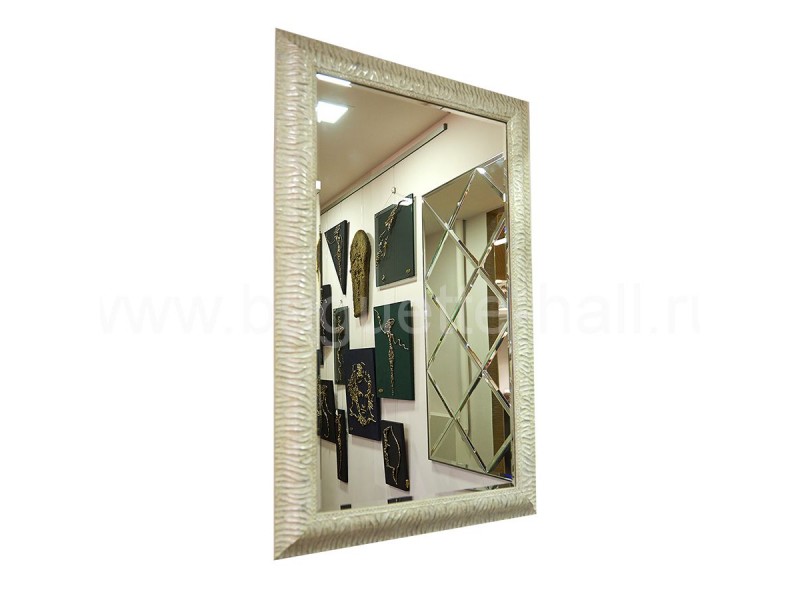 Зеркало с деревянным багетом